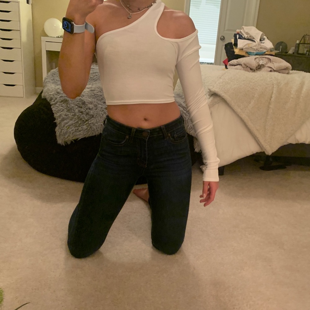 Pretty little thing cut out long sleeve top - Picture 2 of 3